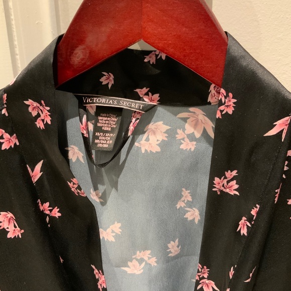 Victoria secret robe - Picture 2 of 3